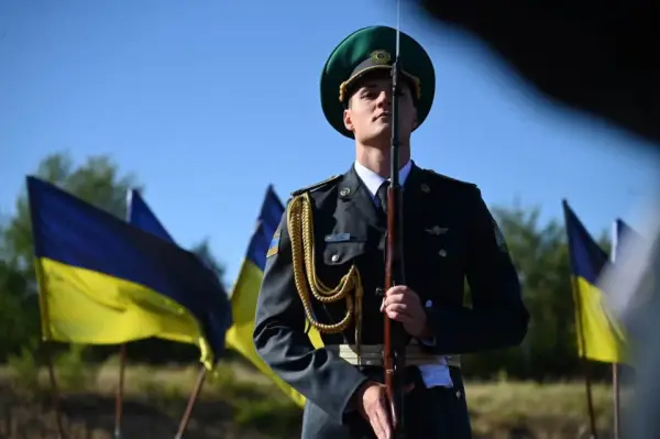 Церемонія зустрічі домовини з прахом полковника Євгена Коновальця в Україні
