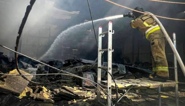 Рятувальники загасили пожежу на Київщині, спричинену атакою РФ