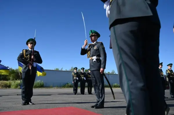 Церемонія зустрічі домовини з прахом полковника Євгена Коновальця в Україні