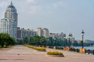 Масштабна пожежа на Київщині: росіяни вдруге атакували склади