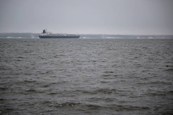 США утилізують два підсанкційні російські танкери