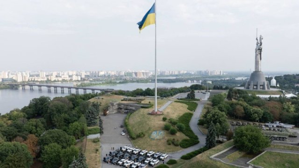 П’ятро Порошенко передав українським захисникам 20 комплексів “Ай-Петрі”, кошти на які були зібрані спільно з партнерами з НАТО.