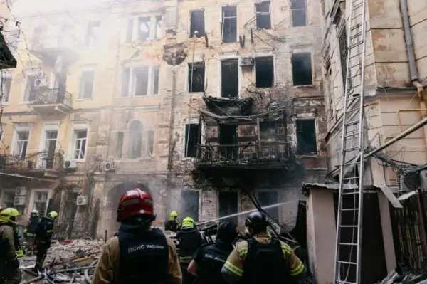 Наслідки російського удару по Одесі: рятувальники та влада показали масштаби руйнувань