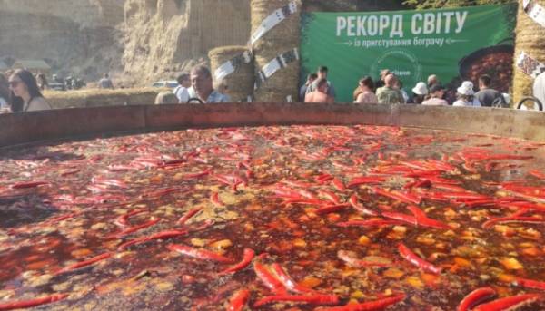 Тернопільщина встановила світовий рекорд приготування найбільшого бограча