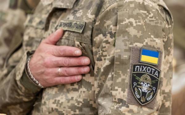 Збільшення армії не відповідь на агресію РФ, — Хмара