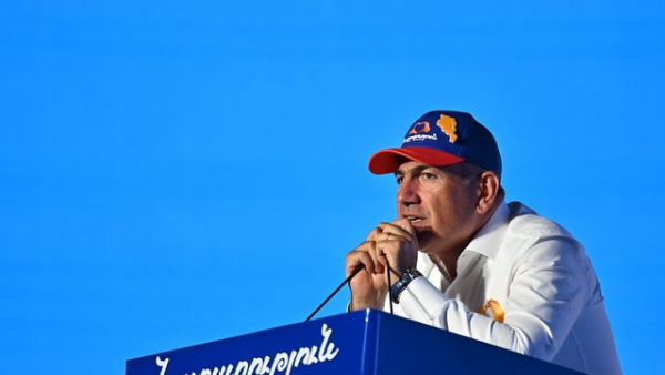 Голова уряду Вірменії заявив про відхід, глава держави затвердив рішення.