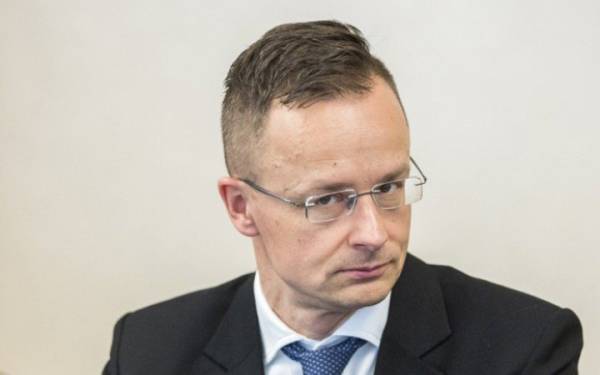 Угорське МЗС за часів Сіярто перетворилося на кузню кадрів для близьких до влади, витіснивши журналістів.