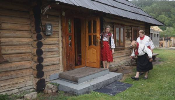 На Прикарпатті 150-річну хату перетворили на музей