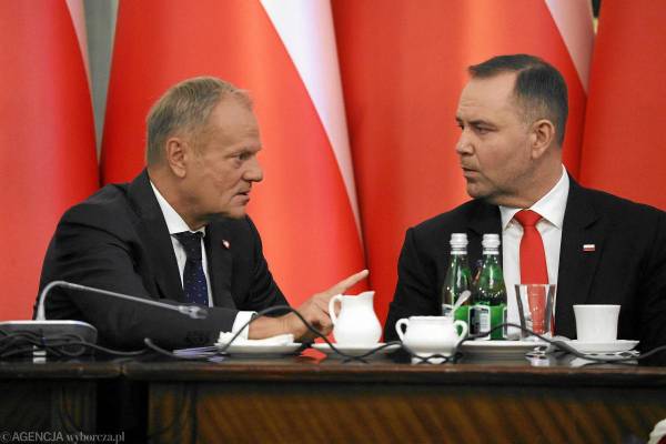 Прем'єр-міністр Дональд Туск і президент Кароль Навроцький під час засідання Кабінету Міністрів після президентських виборів.Варшава, 27 серпня 2025 р.