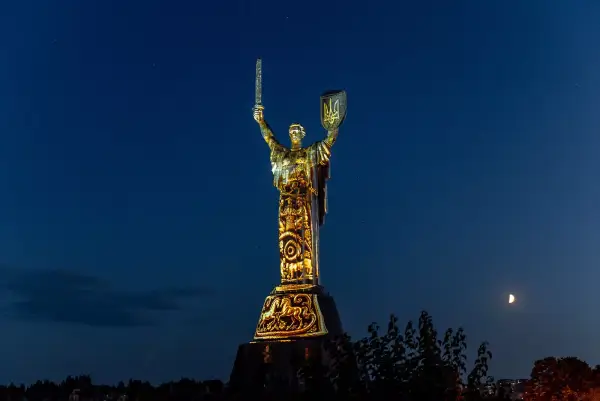 «Батьківщина-Мати» засяяла в День Незалежності України