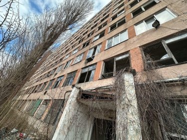 Потенціал під бізнес-центр: у Києві виставили на продаж велику нежитлову будівлю