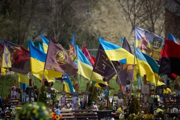 Зеленський вшанував пам’ять полеглих героїв України