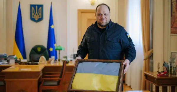 Ukraine WOW та "Повернись живим" відтворили тисячею копій Прапор Незалежності 1991 року на підтримку ЗСУ