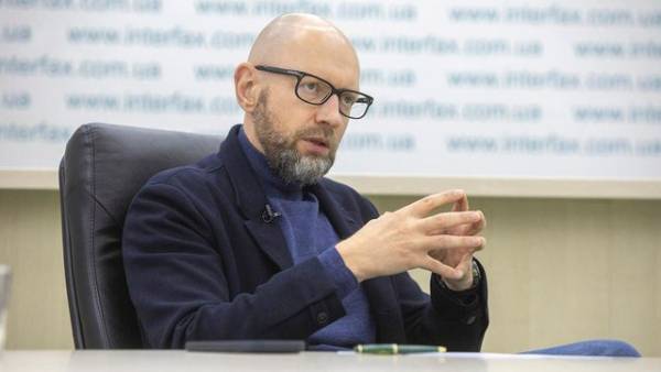 Яценюк: Політики – в РНБО, чиновники – поза виборами
