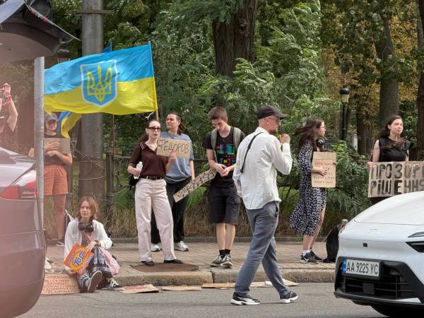 Кияни вимагають пояснень щодо кадрових перестановок в уряді