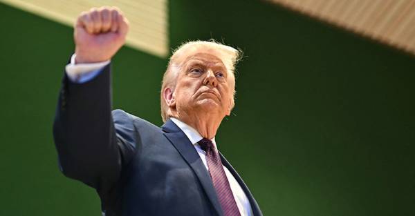 Трамп хоче оголосити Ормузьку протоку територією США, Іран протестує
