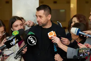 Помічника Арахамії обшукали по справі про виплати у конвертах: подробиці від ЗМІ