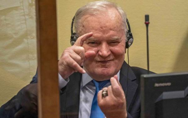 Міністр юстиції: Боснійського воєначальника Ратко Младича поховають з державними почестями