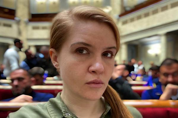 Безугла повернулася до “Слуги народу”: пояснення народної депутатки