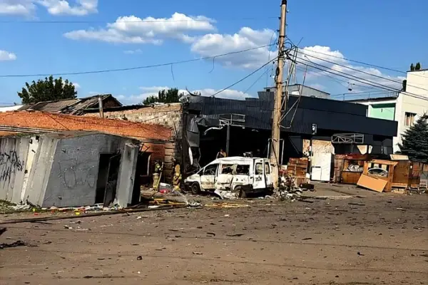 Росіяни обстріляли відділення Нової пошти, є загиблі та поранені