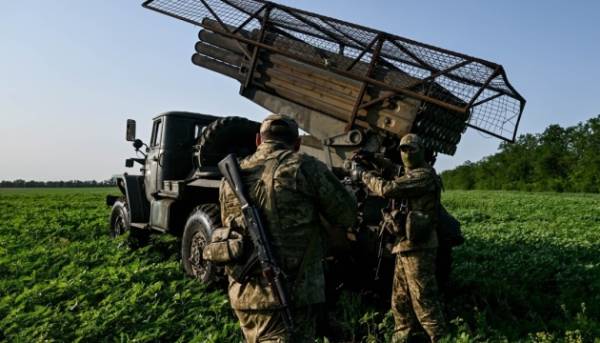 Військові повідомляють, що російські сили намагаються просунутися в напрямку Родинського та Білицького, проте успіху в цьому не мають.