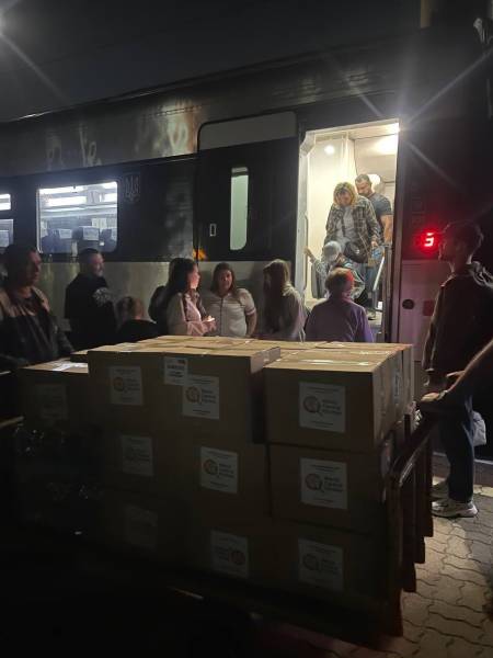 «Укрзалізниця» розгорнула допомогу пасажирам на переповнених вокзалах фото 2