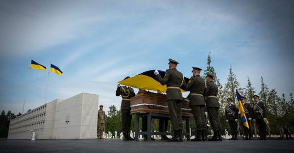 Прах полковника Коновальця знайшов вічний спочинок на Національному військовому кладовищі
