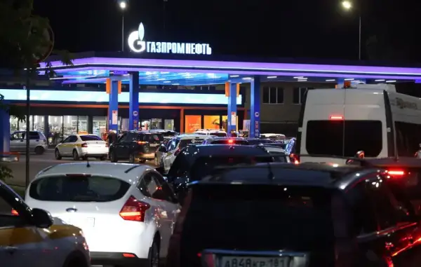 Атаки на НПЗ спричинили дефіцит пального у 16 регіонах Росії