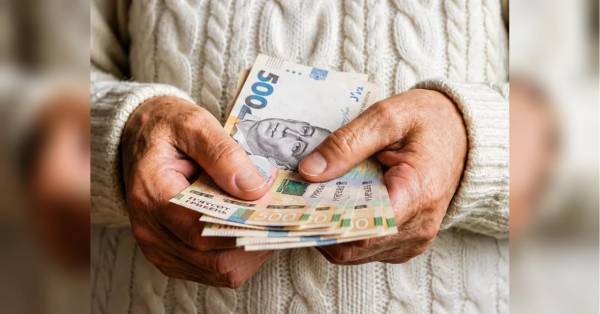 Пенсія за віком чи інвалідністю: коли виплата більша