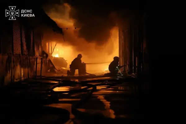 Пожежа внаслідок атаки РФ по Києву