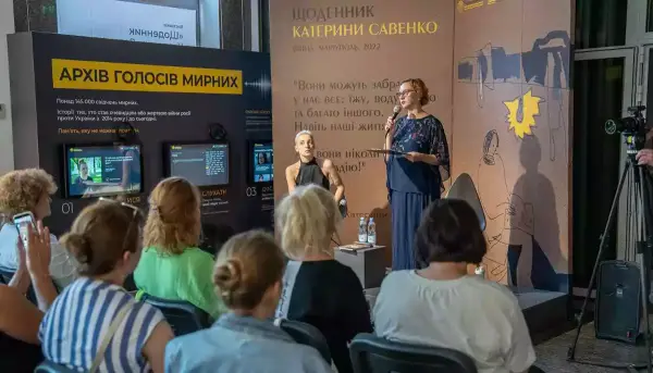 «Вона хотіла, щоб її почули». Щоденник Катерини Савенко, написаний під час облоги Маріуполя, прозвучав голосом актриси Римми Зюбіної «Вона хотіла, щоб її почули». Щоденник Катерини Савенко, написаний під час облоги Маріуполя, прозвучав голосом актриси Римми Зюбіної