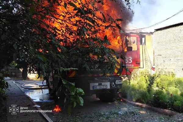 Окупанти обстріляли рятувальників під час гасіння пожежі на Дніпропетровщині фото 2