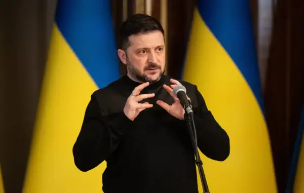 Зеленський: Вибори під час війни спричинять цунамі для України