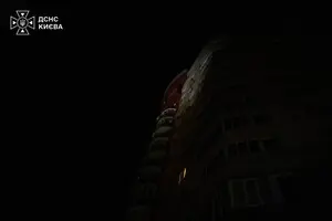 Російський дрон атакував багатоповерхівку в Києві: постраждала жінка