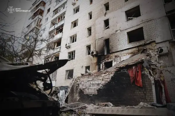 Чернігів: російський обстріл житлового будинку спричинив жертви