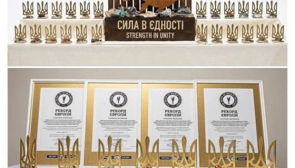 Хмельничанка встановила рекорд Європи завдяки колекції гербів