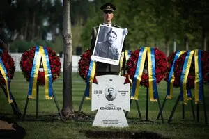 Здійснення клятви через 88 років: Євгена Коновальця перепоховали на НВМК