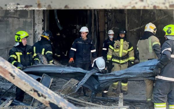 У Кривому Розі завершили аварійно-рятувальні роботи після удару по ТЦ