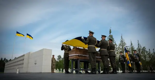 церемонія перепоховання Євгена Коновальця на Національному військовому меморіальному кладовищі