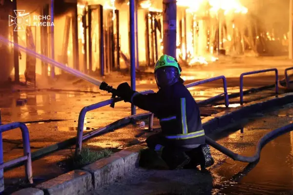 Пожежа внаслідок атаки РФ по Києву