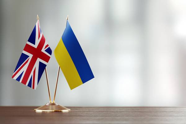 Вибори в Україні: Британія передає право ухвалення рішень українцям