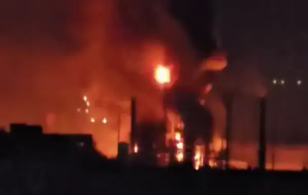 Дрони атакували Новокуйбишевський НПЗ: вибухи та пожежа на об’єкті