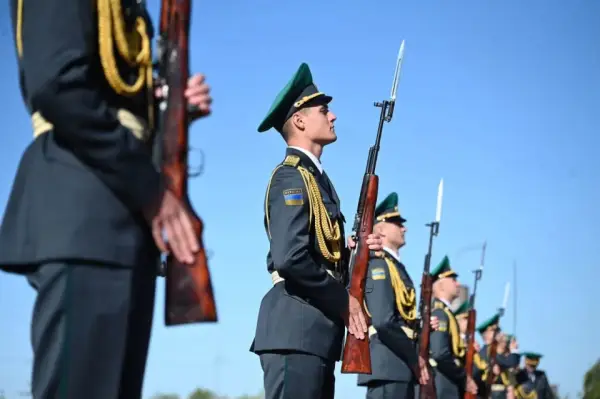Церемонія зустрічі домовини з прахом полковника Євгена Коновальця в Україні