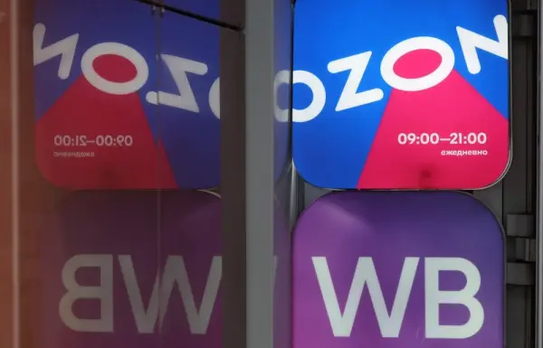 Вивіски Ozon та Wildberries на пунктах видачі замовлень одних із найбільших російських інтернет-магазинів у Москві 31 липня 2026 року.