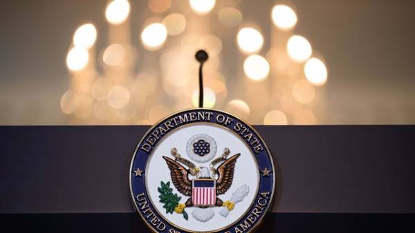 Держдеп США закликає громадян уникати поїздок в Україну через війну