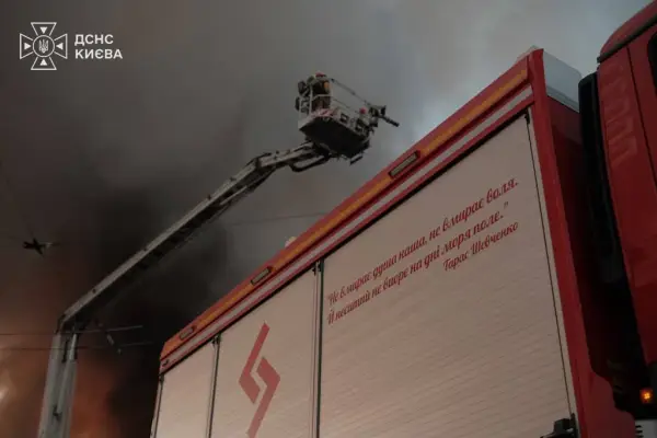 Пожежа внаслідок атаки РФ по Києву