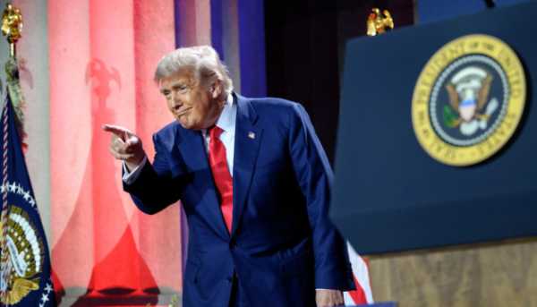 Трамп перейменує ШІ на «суперінтелект»