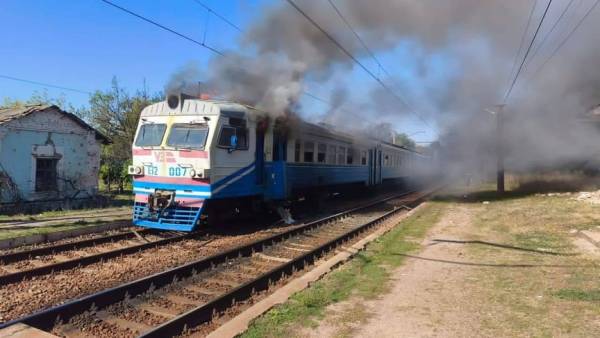 Росіяни вдарили по приміському поїзду на Харківщині: одна людина загинула, восьмеро пасажирів поранені