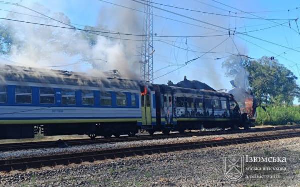 Удар “Шахеда” по потягу “Харків-Ізюм” спричинив масштабну пожежу