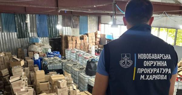 Харківські іноземці підробляли парфуми світових брендів